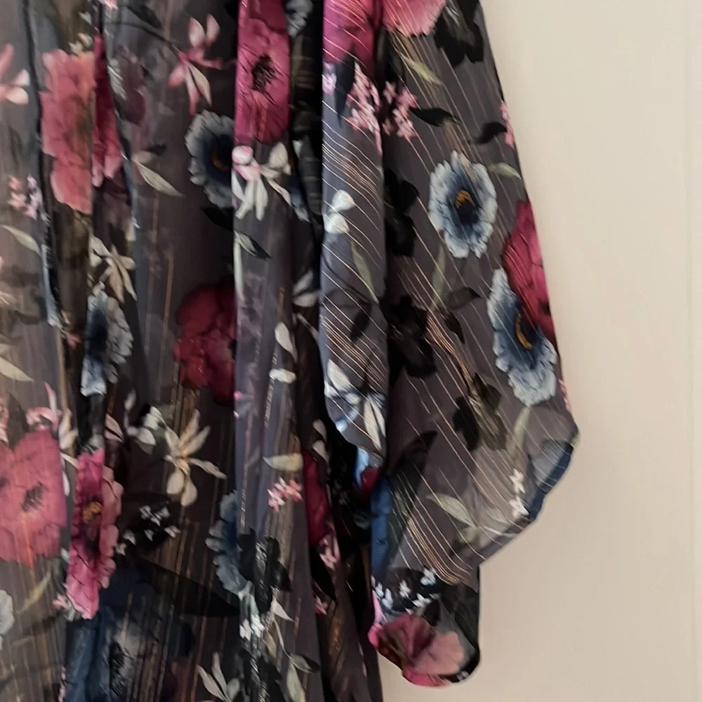$FIRM$ NWT TORRID floral kimono - Sold Out! - Plus sized - Picture 7 of 12